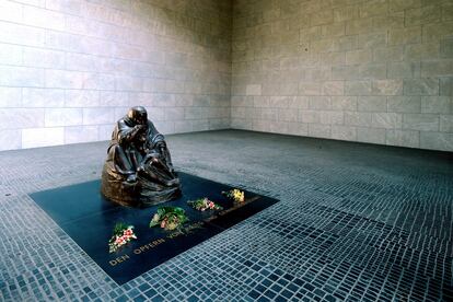 Una imagen de la 'Piedad' de Käthe Kollwitz tomada en 1998.