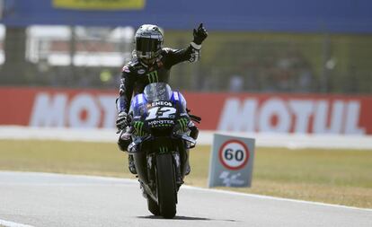 Maverick Viñales celebra la victoria en el GP de Assen.