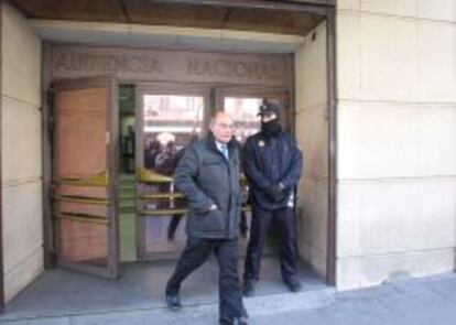 Gerardo D&iacute;az Ferr&aacute;n saliendo de la Audiencia Nacional en 2012.