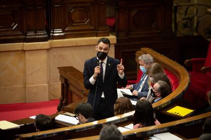 El consejero de Trabajo de la Generalitat, Roger Torrent, en sesión de control en el Parlament.