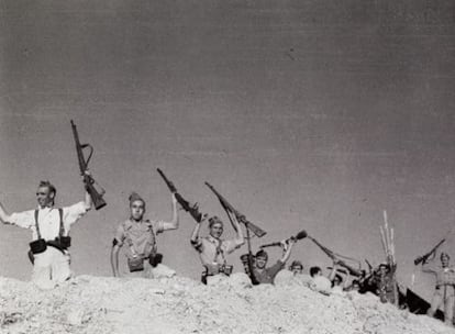 Cerro Muriano, Córdoba, 5 de septiembre de 1936. El miliciano <i>misterioso</i> de Robert Capa es el primero por la izquierda.