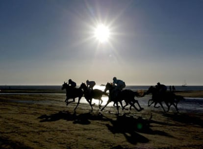 Carreras ecuestres en la playa de Sanlúcar de Barrameda, Cádiz