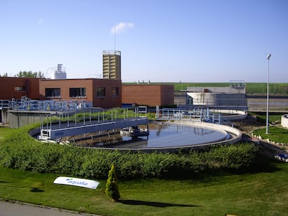 El efluente de salida de la Estación depuradora de aguas residuales de Medina del Campo proporciona agua apta para el consumo.