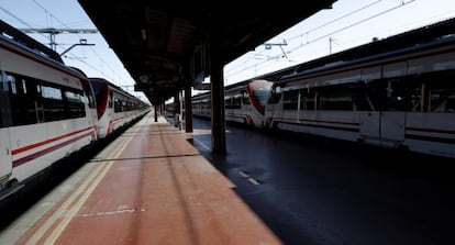 And&eacute;n vac&iacute;o en la estaci&oacute;n de tren de Chamart&iacute;n. 