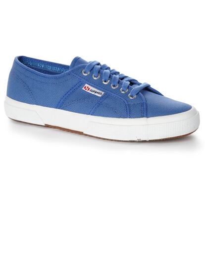 Superga 2750 Cotu Classic en azul (54,69 euros).