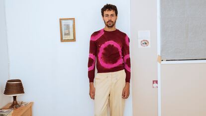 Albert Riera en su casa taller en L’Hospitalet