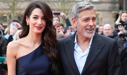 Amal y George Clooney el pasado 14 de marzo en Edimburgo.