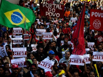 Manifestantes em São Paulo, nesta sexta-feira.