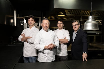 De izquierda a derecha: Marc Roca, Joan Roca, Martí Roca y Josep Roca, en El Celler de Can Roca, en Girona