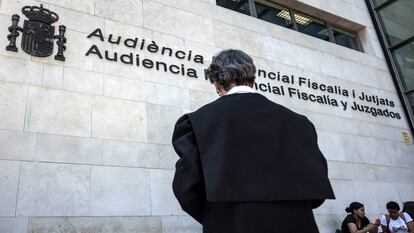 Primer día de  Huelga  durante la primera jornada de tres de huelga de jueces y fiscales, en la Ciudad de la Justicia de Valencia.