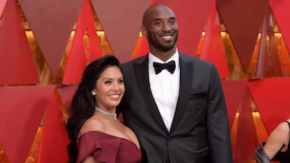 Vanessa e Kobe Bryant ao chegarem à cerimônia do Oscar realizada em Los Angeles, Califórnia, em 2018. 