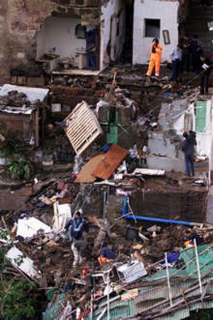 La tromba se cebó sobre el barrio de los Lavaderos, en el centro de Santa Cruz, donde murieron dos personas.