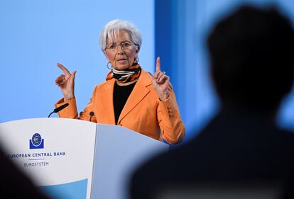 Christine Lagarde, presidenta del BCE, en rueda de prensa tras el Consejo de Gobierno, en Fráncfort.