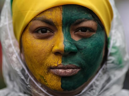 Una mujer con la cara pintada participa en una protesta de seguidores del expresidente Jair Bolsonaro.