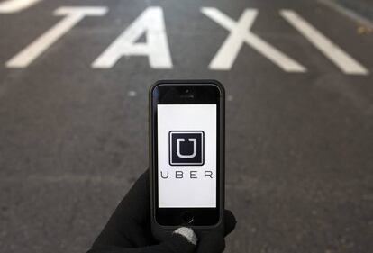 Logotipo de UBER para reservar taxis