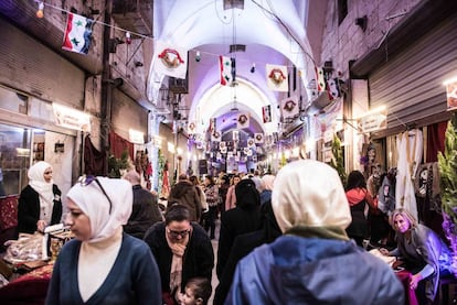 Esta semana varios comerciantes del Zoco de Alepo han reabierto sus tiendas y la avenida está a rebosar de clientes.