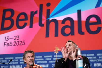 Ethan Hawke y Richard Linklater, este martes al mediodía en Berlín.