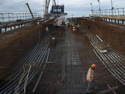 Obras de construcción de un puente.