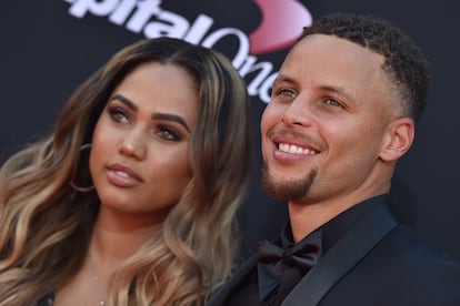 Ayesha y Stephen Curry copan los titulares por el desaire de Trump al jugador de baloncesto.