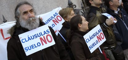 Concentración de miembros de la plataforma de afectados por las cláusulas suelo.