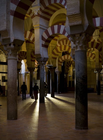 El bosque de las columnas de la mezquita de Córdoba, el monumento más importante de la arquitectura musulmana.