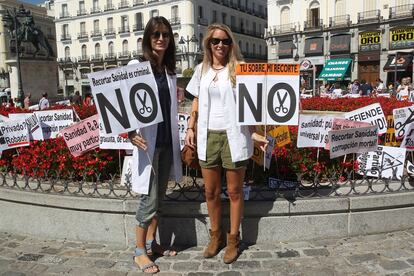 Nuria Zofio,a la izquierda, médico, y Elena Rodríguez, enfermera. Llevan 4 y 8 años, respectivamente, haciendo suplencias sanitarias en diferentes centros den salud de la Comunidad.