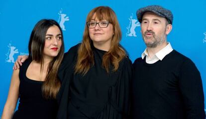 Candela Peña, Isabel Coixet y Javier Cámara, en Berlín.
