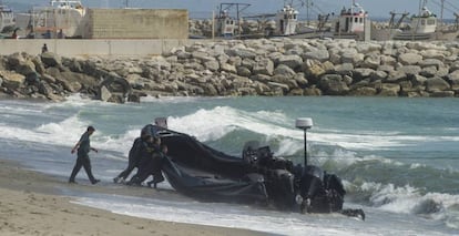 Police seizing a speedboat used by drug traffickers.