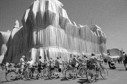 1995. Berlín, Alemanya. L'edifici del Reichstag cobert per Christo.