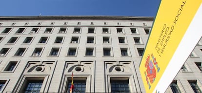 Fachada del Ministerio de Empleo y Seguridad Social en Madrid.