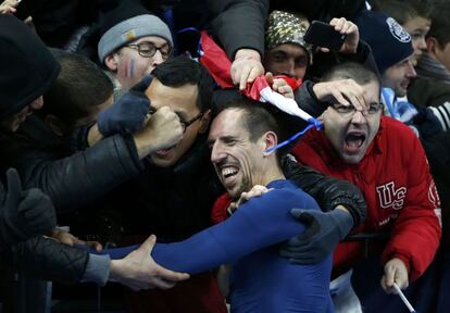 Ribery celebra con los aficionados la clasificación