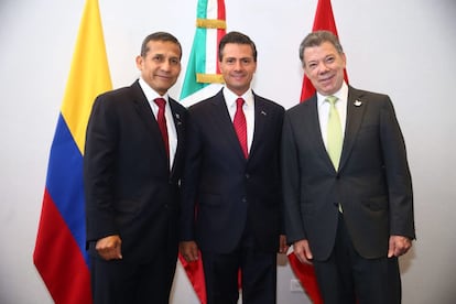 Os presidentes da Colômbia, Peru e México, países que formam com o Chile a Aliança do Pacífico, se reuniram neste sábado durante a VII Cúpula das Américas para abordar os temas que vão dominar esse encontro continental.