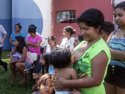 No dia 8 de janeiro, &iacute;ndios que est&atilde;o acolhidos na Casa de Passagem Ind&iacute;gena em Curitiba se manifestam contra morte de menino em Santa Catarina.