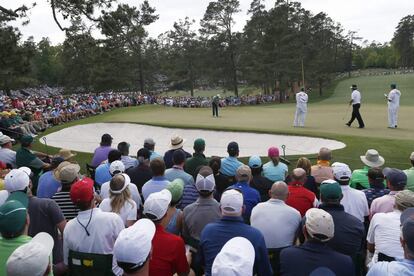 El partido entre Spieth y Watson, en el séptimo hoyo.