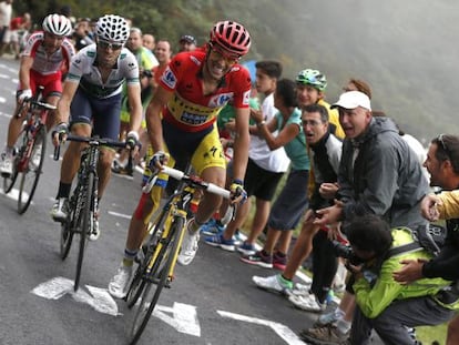 Contador, por delante de Valverde y Purito en la ascensión a los Lagos de Covadonga.