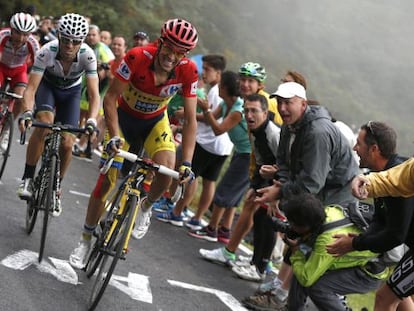 Contador, por delante de Valverde y Purito en la ascensión a los Lagos de Covadonga.