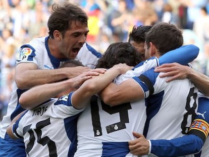 Jugadors de l'Espanyol celebren el seu gol contra l'Osasuna el maig del 2014.