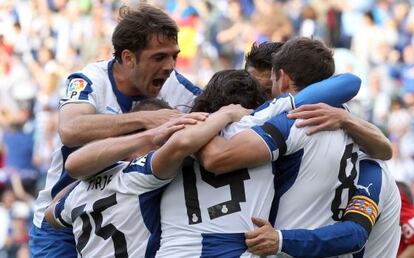 Jugadors de l'Espanyol celebren el seu gol contra l'Osasuna el maig del 2014.