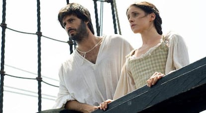 Hugo Silva e Ingrid Rubio en una escena de la serie 'El corazón del océano'