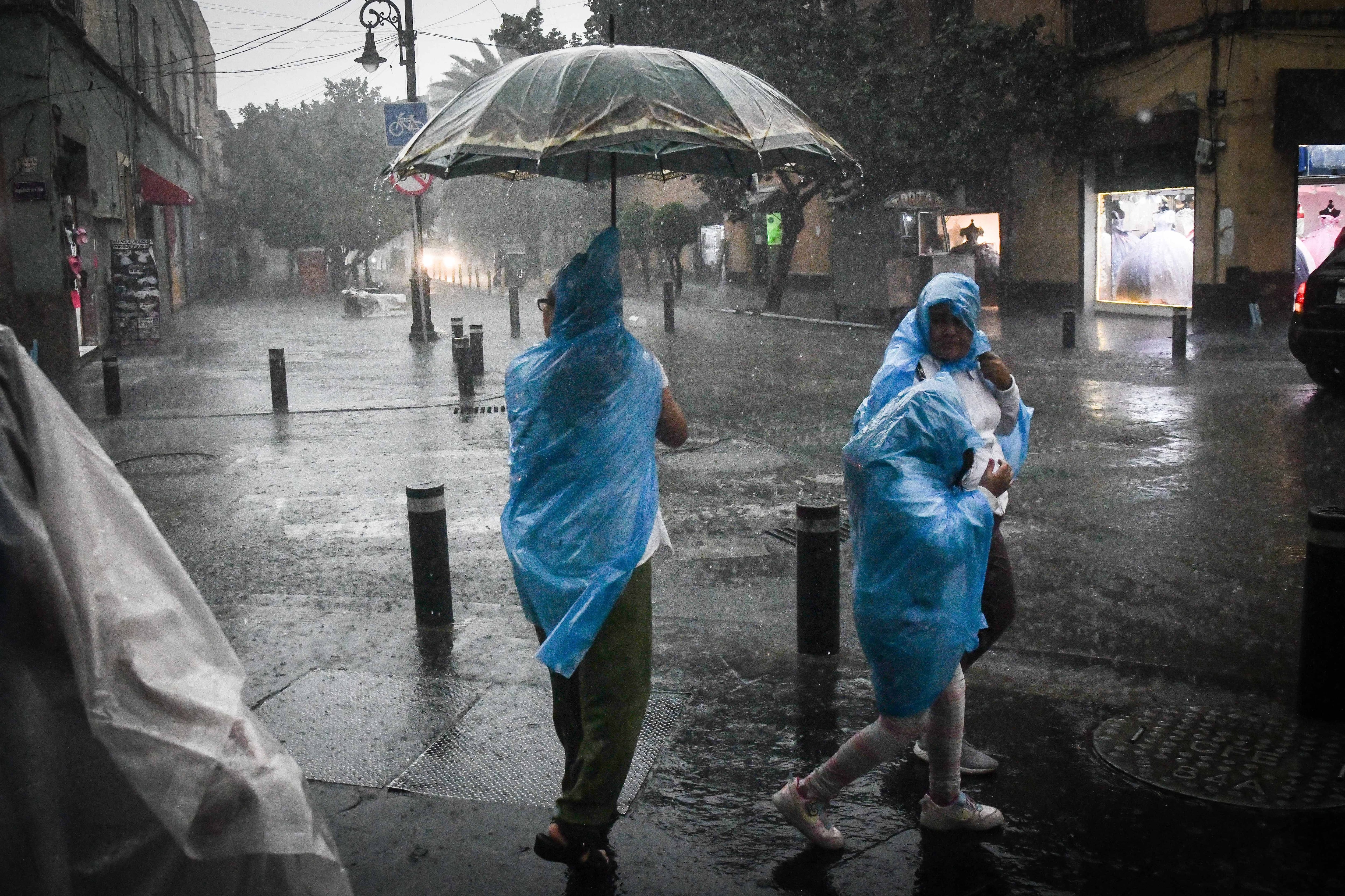 Las lluvias fuertes persistirán en Ciudad de México y otras entidades, con riesgo de granizo y actividad eléctrica