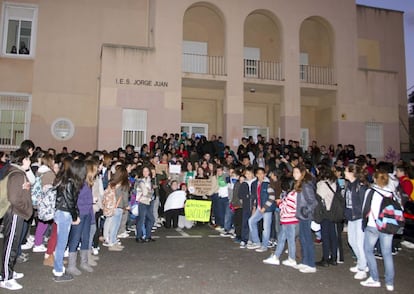 Protesta del IES Jorge Juan de Alicante por el apagón del miércoles