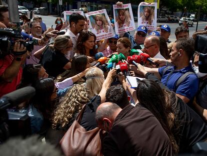 Antonio del Castillo y Eva Casanueva, padres de Marta del Castillo, a la salida de los juzgados de Sevilla donde se ha iniciado el juicio al Cuco y su madre, Rosalía García.