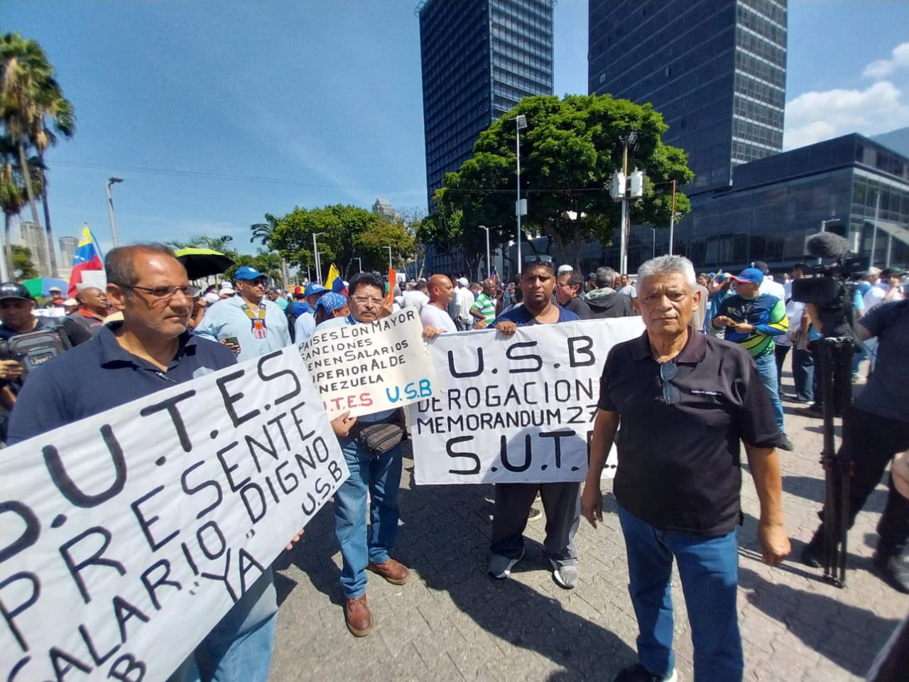 Los gremios retan a Delcy Rodríguez y se concentran para exigir mejoras económicas en Venezuela