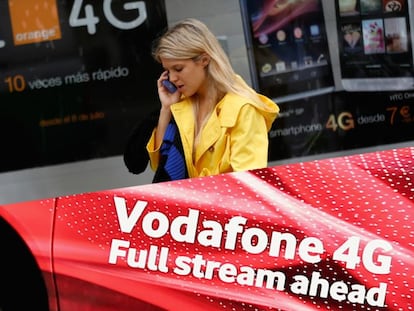 Logotipos de Orange y Vodafone en la promoci&oacute;n del 4G.