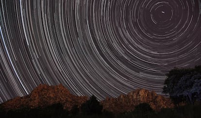 Fotografía del cielo tomada el 30 de octubre de 2014 desde La Cabrera.