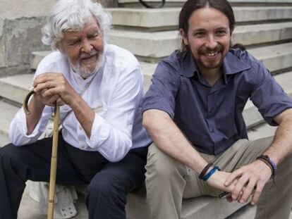 Xos&eacute; Manuel Beiras y Pablos Iglesias, durante un encuentro en Santiago el pasado verano.