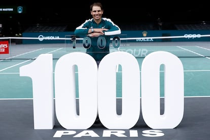 Nadal celebra su victoria 1.000 en el pabellón multiusos de París-Bercy.