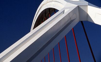 Detalle del puente de la Barqueta del arquitecto Calatrava.