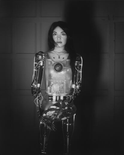 Ai-Da, Oxford, Reino Unido. Es la primera humanoide creativa de la historia. Autora de poemas, pinturas y esculturas. El pasado abril, se convirtió en la primera robot artista en exhibir su obra en la Bienal de Venecia.