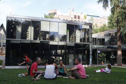 Biblioteca Eugenio Tr&iacute;as del parque del Retiro.